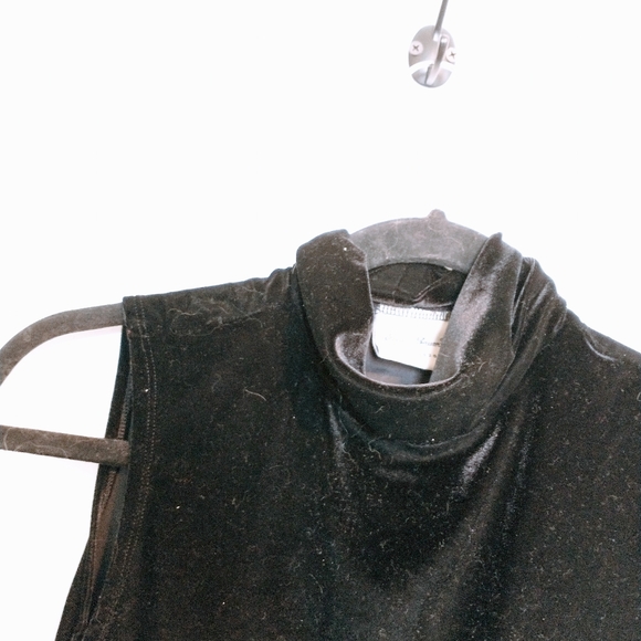 Eddie Bauer velvet black mock neck tank top size small - Picture 4 of 4